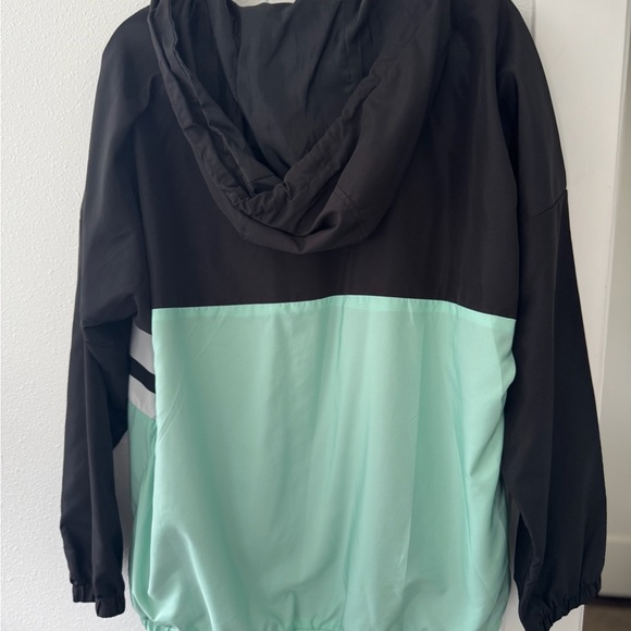 Rue21 Black and Mint Windbreaker Jacket Size 1X - Picture 4 of 4